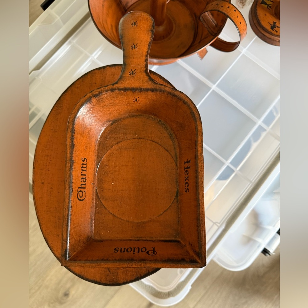 Large Salem Mass Solid Wood
Primitive Spiders ~ Hexes ~Magick Potions~ Wicca